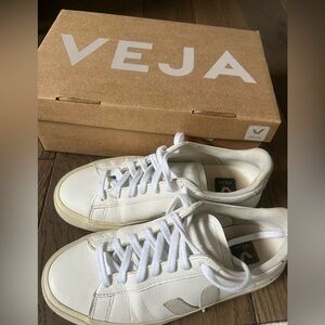 Veja Campo Sneakers in White